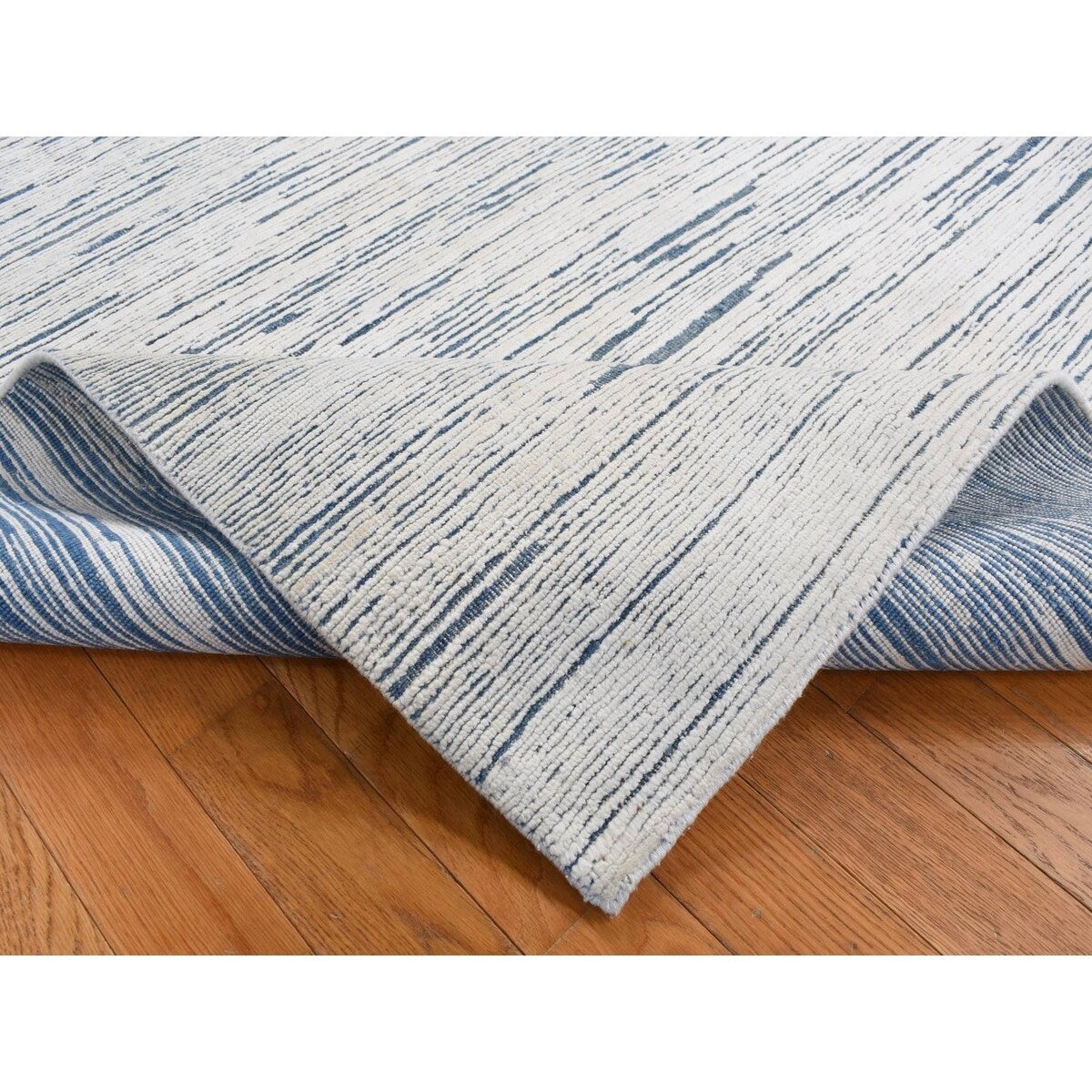 Shahbanu Rugs Frost White, Pure Wool, Striae Design, Hand Knotted, Oriental Rug (6'1" x 9'4") - 6'1" x 9'4"