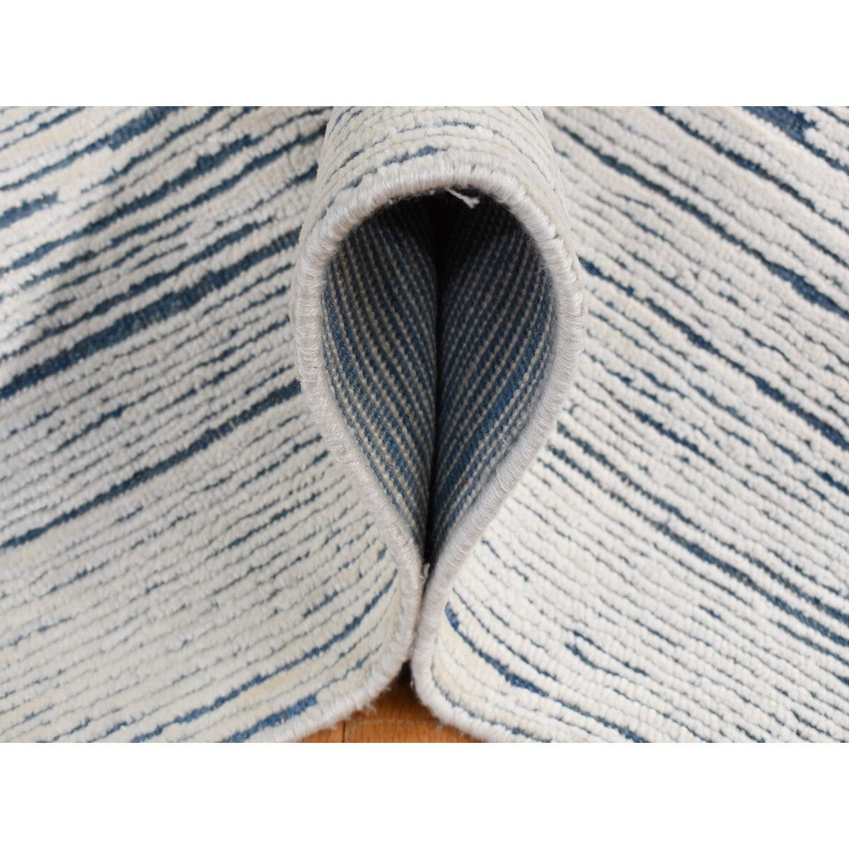 Shahbanu Rugs Frost White, Pure Wool, Striae Design, Hand Knotted, Oriental Rug (6'1" x 9'4") - 6'1" x 9'4"