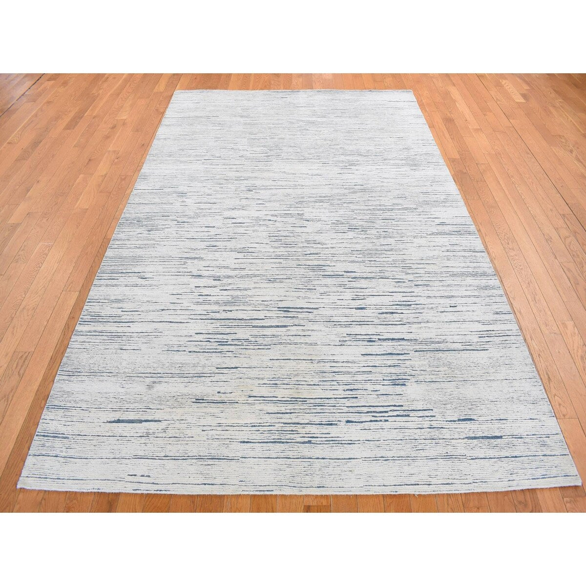 Shahbanu Rugs Frost White, Pure Wool, Striae Design, Hand Knotted, Oriental Rug (6'1" x 9'4") - 6'1" x 9'4"