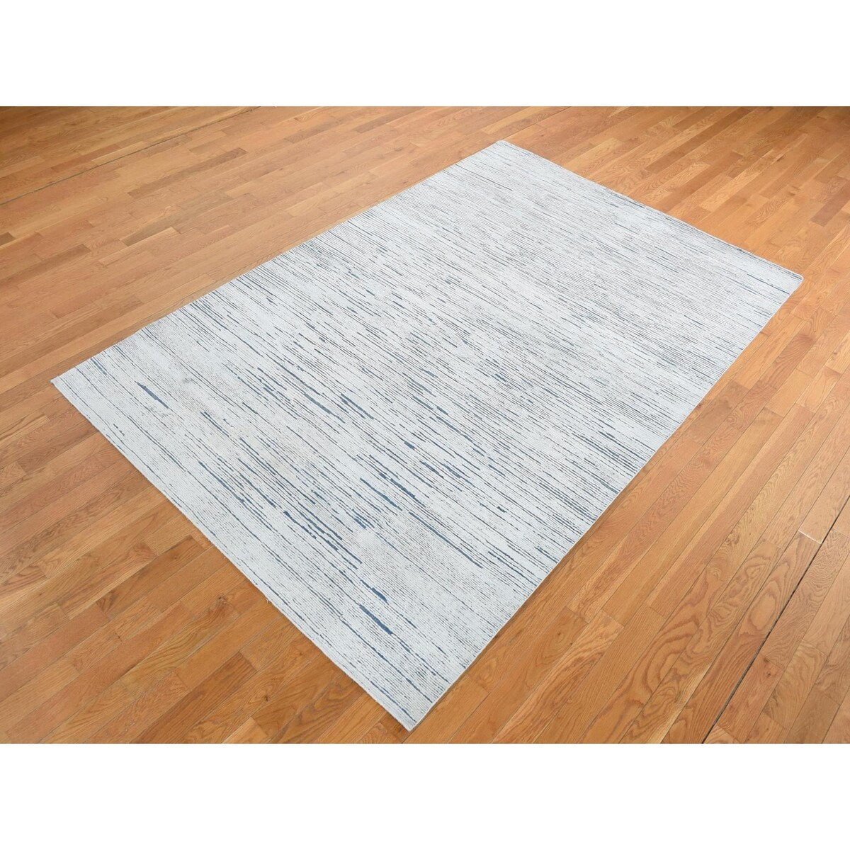 Shahbanu Rugs Frost White, Pure Wool, Striae Design, Hand Knotted, Oriental Rug (6'1" x 9'4") - 6'1" x 9'4"