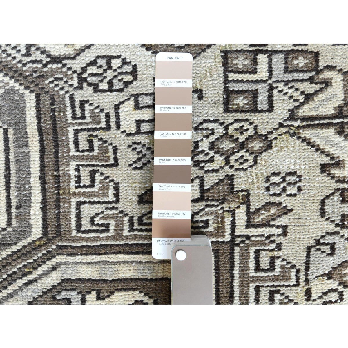 Shahbanu Rugs Gray Semi Antique Persian Heriz Tribal Design Clean Natural Wool Colors Hand Knotted Oriental Rug (7'9" x 11'1")