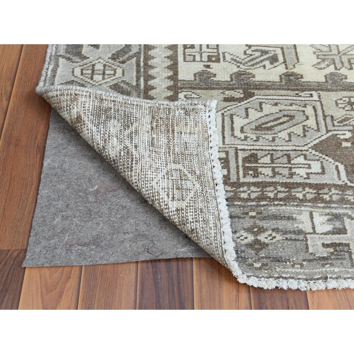 Shahbanu Rugs Gray Semi Antique Persian Heriz Tribal Design Clean Natural Wool Colors Hand Knotted Oriental Rug (7'9" x 11'1")