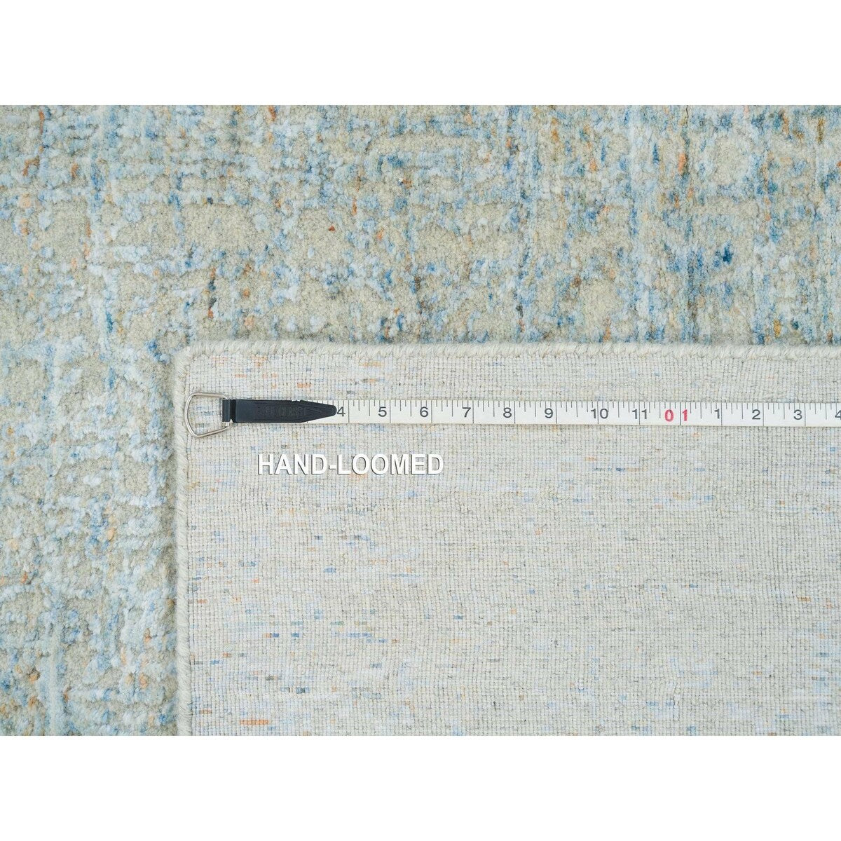 Shahbanu Rugs Gray with Touches of Blue Modern Jacquard Hand Loomed Soft Wool and Plant Based Silk Oriental Rug (6'0" x 9'0")