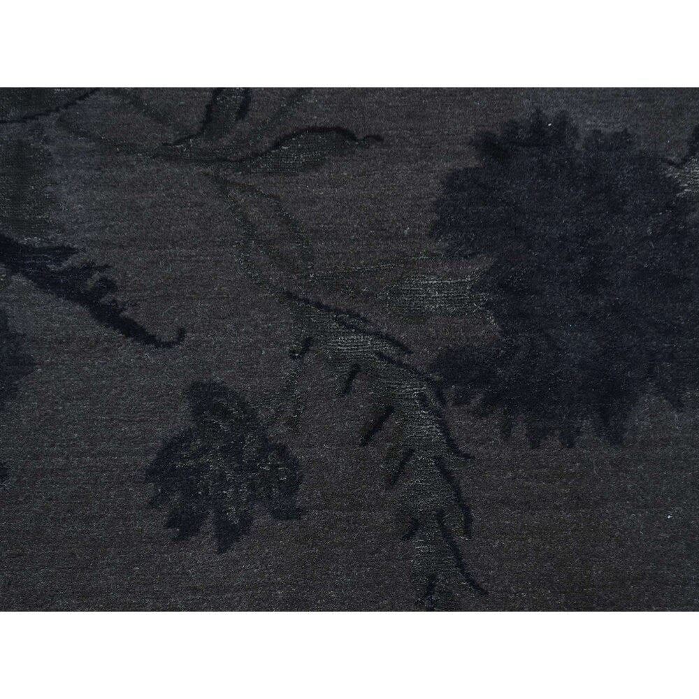 Shahbanu Rugs Hand Knotted Modern Wool And Silk Floral Design Nepali Rug (2'0" x 3'0") - 2'0" x 3'0"