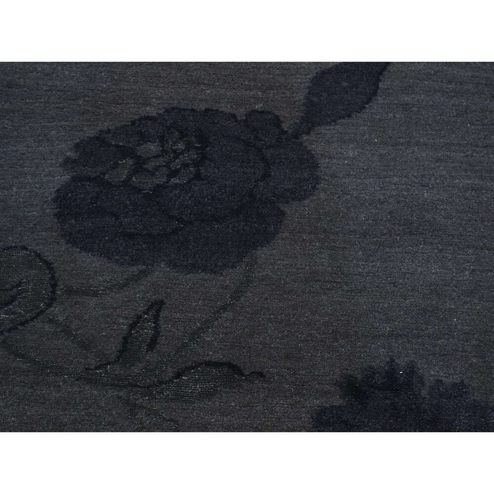 Shahbanu Rugs Hand Knotted Modern Wool And Silk Floral Design Nepali Rug (2'0" x 3'0") - 2'0" x 3'0"