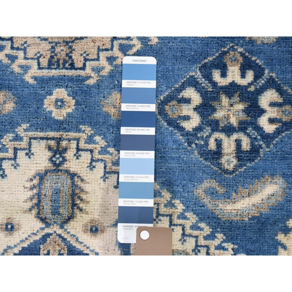 Shahbanu Rugs Hand-Knotted Pure Wool Vintage Look Kazak Oriental Rug (4'0" x 6'0") - 4'0" x 6'0"