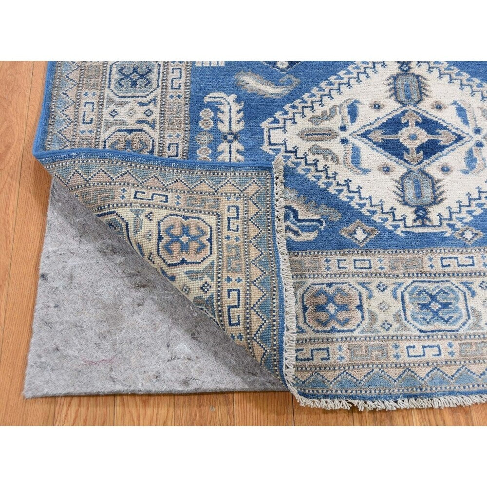 Shahbanu Rugs Hand-Knotted Pure Wool Vintage Look Kazak Oriental Rug (4'0" x 6'0") - 4'0" x 6'0"