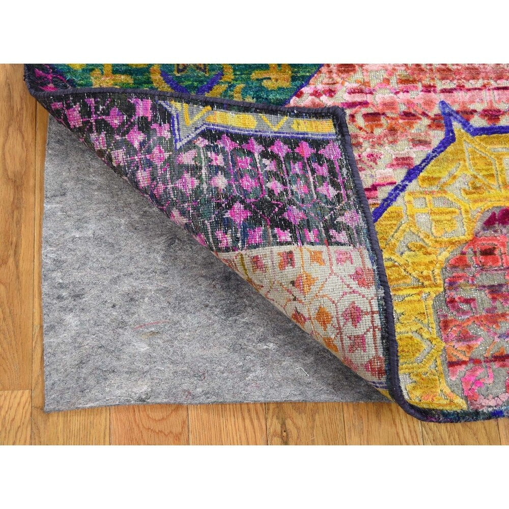 Shahbanu Rugs Hand-Knotted Sari Silk with Oxidized Wool Mamluk Design Rug (4'1" x 6'3") - 4'1" x 6'3"