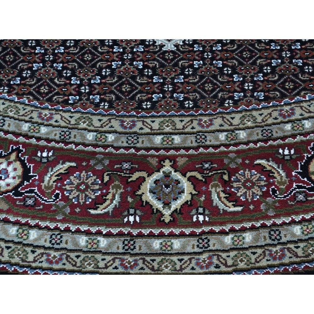 Shahbanu Rugs Hand Knotted Tabriz Mahi Wool And Silk Round Oriental Rug (7'10" x 7'10") - 7'10" x 7'10"
