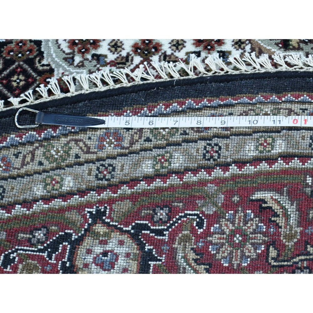 Shahbanu Rugs Hand Knotted Tabriz Mahi Wool And Silk Round Oriental Rug (7'10" x 7'10") - 7'10" x 7'10"