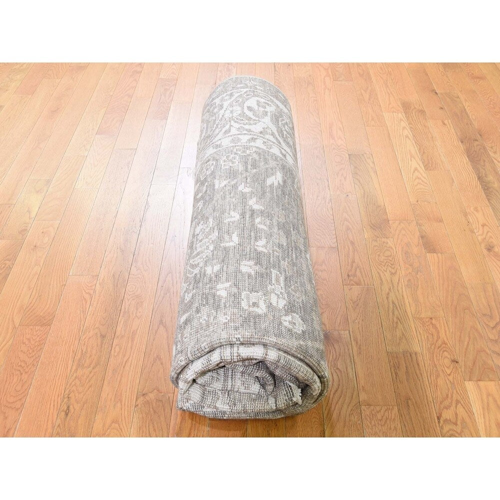 Shahbanu Rugs Hand-Knotted Turkish Knot Oushak Cropped Thin Pure Wool Oriental Rug (7'10" x 9'10") - 7'10" x 9'10"