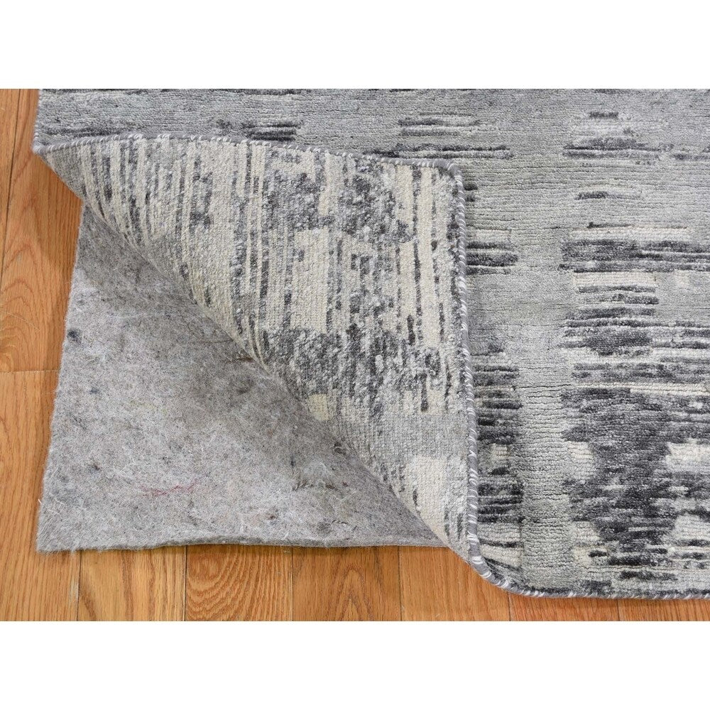 Shahbanu Rugs Hand Spun Gray Undyed Natural Wool Modern Runner Oriental Hand-Knotted Rug (2'6" x 8'2") - 2'6" x 8'2"