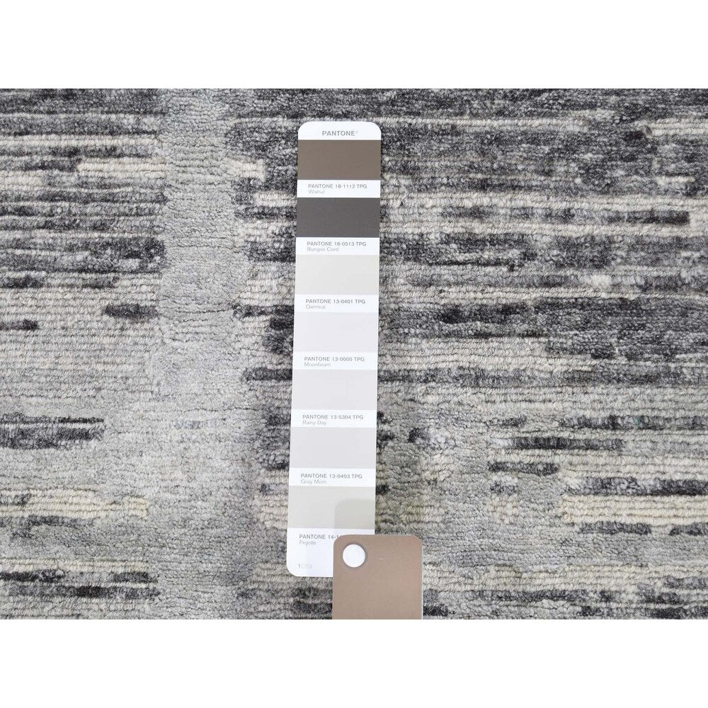 Shahbanu Rugs Hand Spun Gray Undyed Natural Wool Modern Runner Oriental Hand-Knotted Rug (2'6" x 8'2") - 2'6" x 8'2"