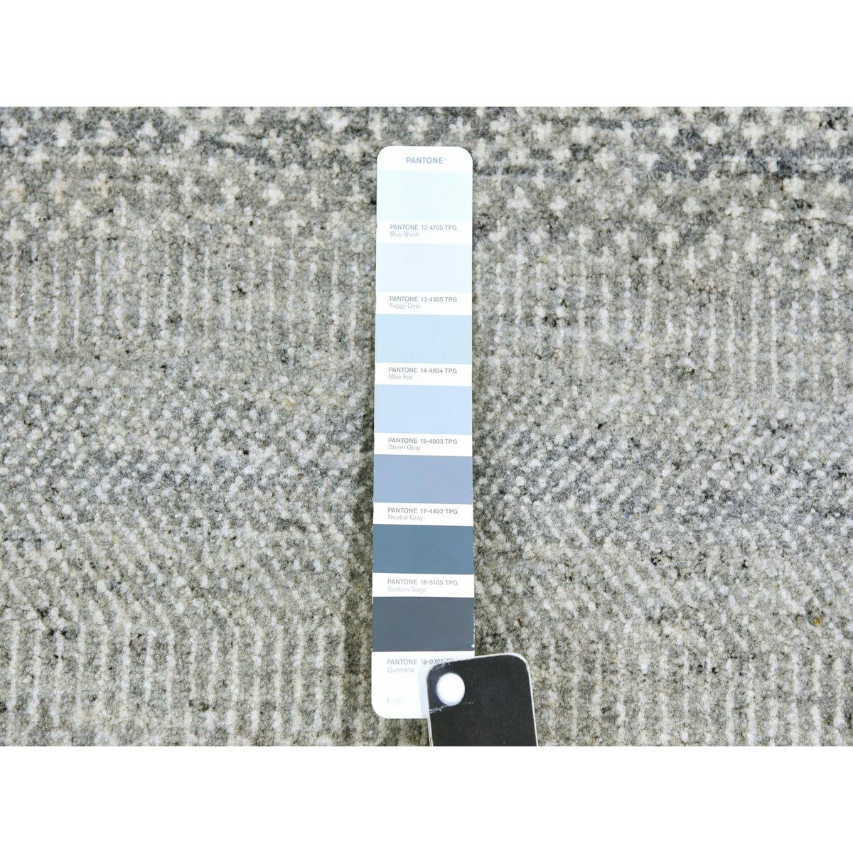 Shahbanu Rugs Heather Gray, Modern Grass Design, Tone on Tone, Undyed 100% Wool, Hand Knotted, Square Oriental Rug (8'1" x 8'2")