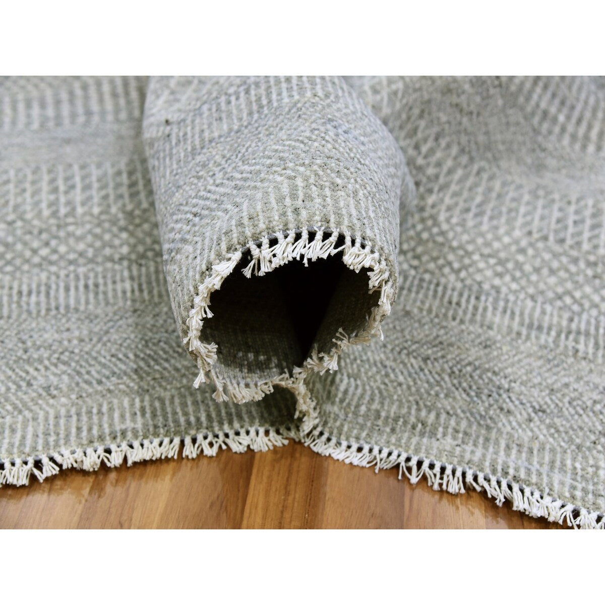 Shahbanu Rugs Heather Gray, Modern Grass Design, Tone on Tone, Undyed 100% Wool, Hand Knotted, Square Oriental Rug (8'1" x 8'2")