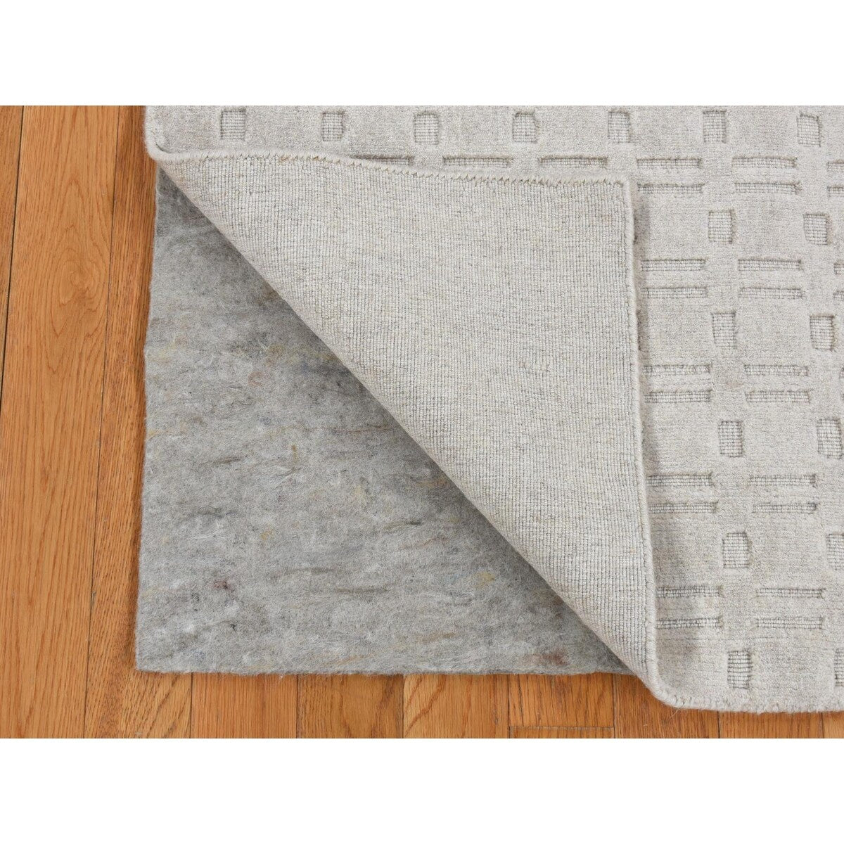 Shahbanu Rugs Ivory, Hand Loomed, Pure Wool, Tone on Tone Design, Oriental Rug (5'1" x 7'1") - 5'1" x 7'1"