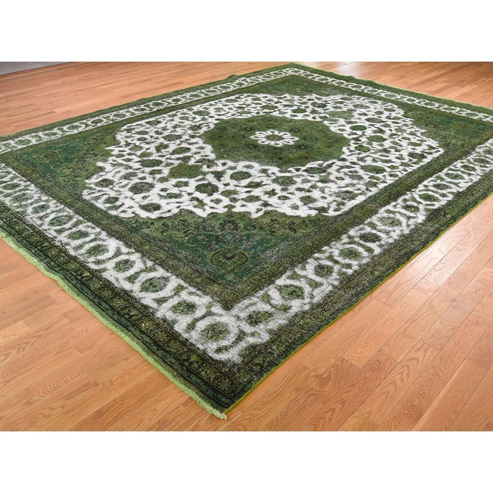 Shahbanu Rugs Light Green OverdyedHi-low Vintage Hand-Knotted Rug (9'7" x 12'5") - 9'7" x 12'5"