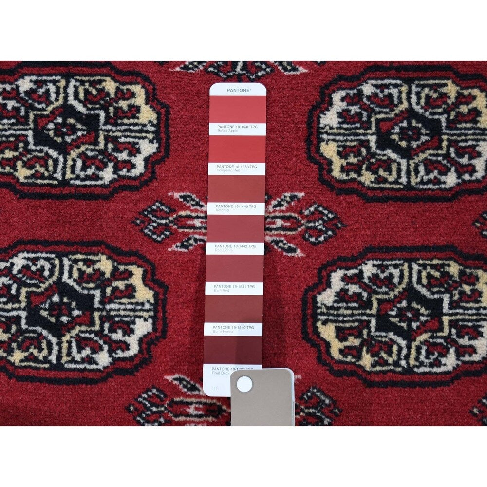 Shahbanu Rugs Mori Bokara Elephant Feet Design Hand-Knotted Pure Wool Oriental Rug (4'7" x 7'2") - 4'7" x 7'2"