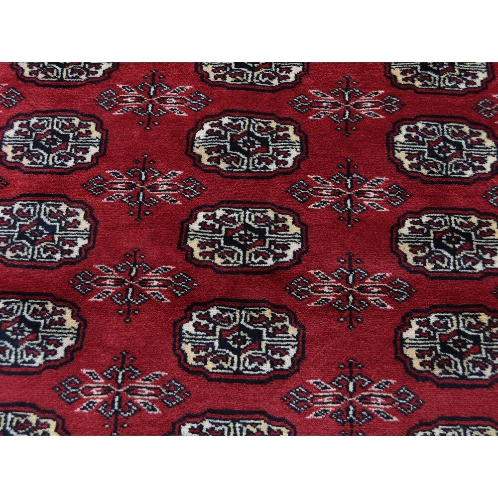 Shahbanu Rugs Mori Bokara Elephant Feet Design Hand-Knotted Pure Wool Oriental Rug (4'7" x 7'2") - 4'7" x 7'2"