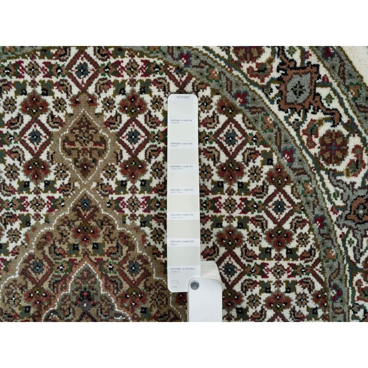Shahbanu Rugs Porcelain White Beaver Brown Hand Knotted 175 KPSI Wool Tabriz Mahi Fish Medallion Design Round Rug (3'4" x 3'4")