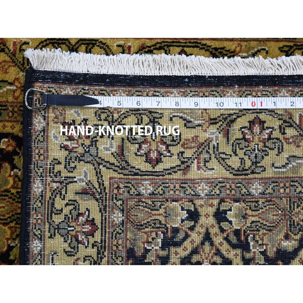 Shahbanu Rugs Prayag Design 300 KPSI New Zealand Wool Hand-Knotted Oriental Rug (2'10" x 4'10") - 2'10" x 4'10"