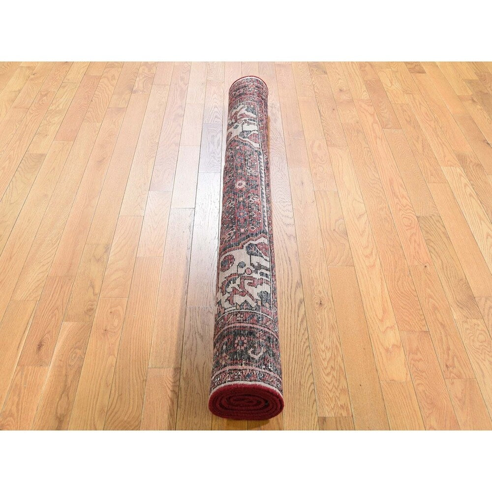 Shahbanu Rugs Red New Persian Hussainabad Pure Wool Hand-Knotted Oriental Rug (5'3" x 6'8") - 5'3" x 6'8"