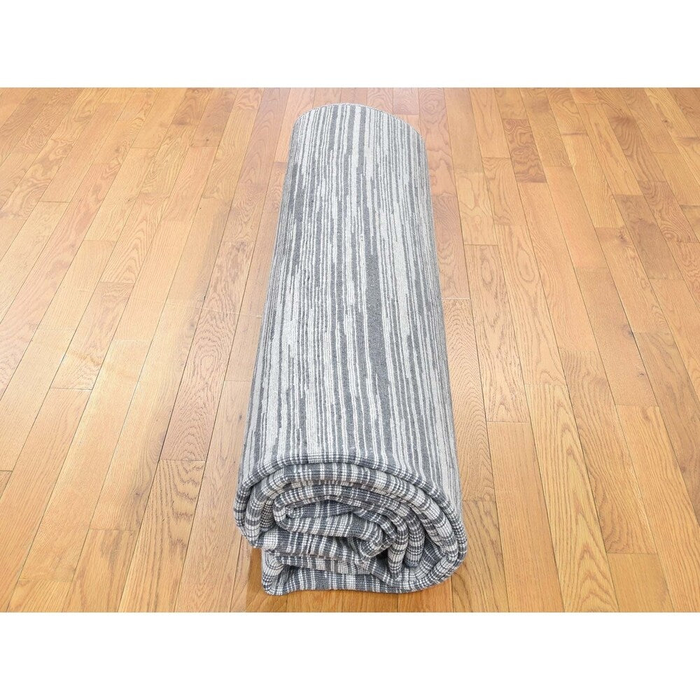 Shahbanu Rugs Silk with Oxidized Wool Gabbeh Design Hi-Lo Pile Oriental Rug (9'1" x 12'3") - 9'1" x 12'3"