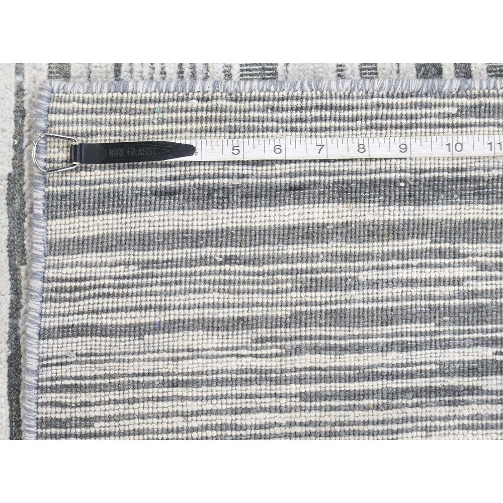 Shahbanu Rugs Silk with Oxidized Wool Gabbeh Design Hi-Lo Pile Oriental Rug (9'1" x 12'3") - 9'1" x 12'3"