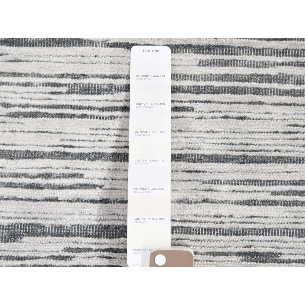 Shahbanu Rugs Silk with Oxidized Wool Gabbeh Design Hi-Lo Pile Oriental Rug (9'1" x 12'3") - 9'1" x 12'3"