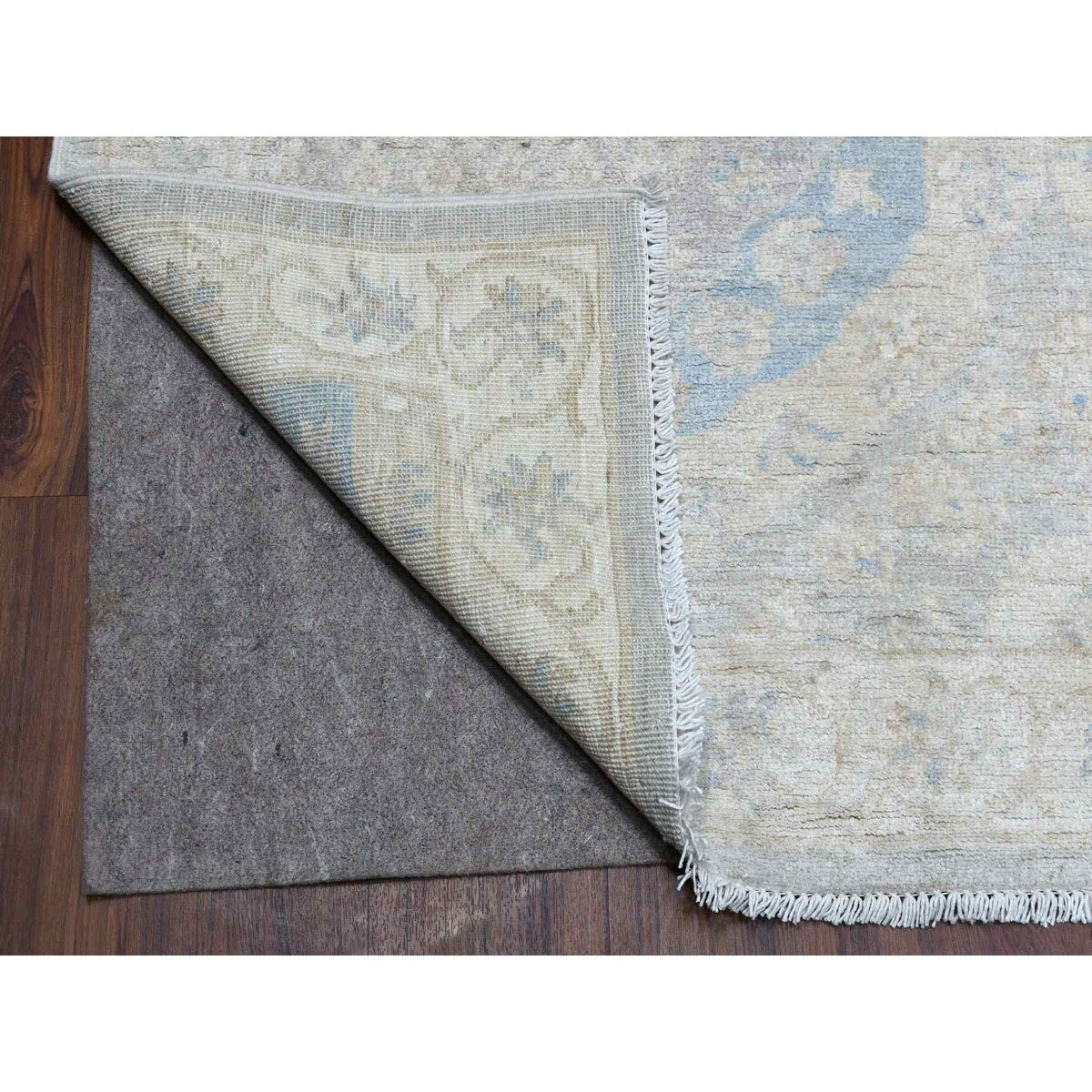 Shahbanu Rugs Silver Wash Peshawar with Khotan Design Pure Wool Hand Knotted Oriental Rug (8'0" x 9'6") - 8'0" x 9'6"