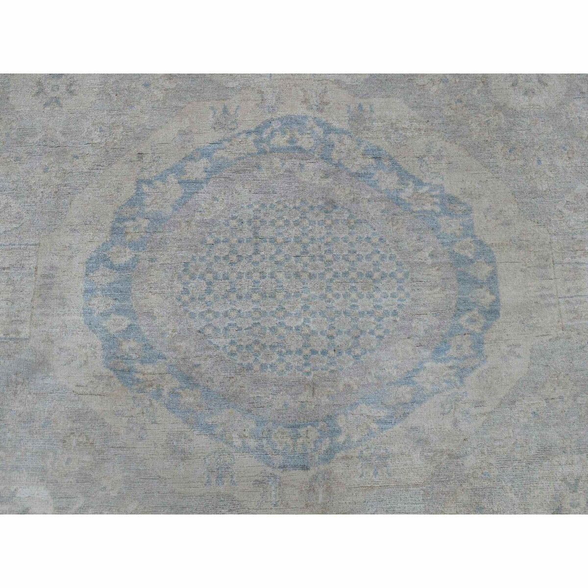Shahbanu Rugs Silver Wash Peshawar with Khotan Design Pure Wool Hand Knotted Oriental Rug (8'0" x 9'6") - 8'0" x 9'6"