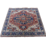 Shahbanu Rugs Square Antiqued Heriz Re-creation Pure Wool Hand Knotted Oriental Rug (5'1" x 5'1") - 5'1" x 5'1"