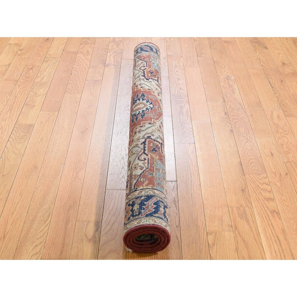 Shahbanu Rugs Square Antiqued Heriz Re-creation Pure Wool Hand Knotted Oriental Rug (5'1" x 5'1") - 5'1" x 5'1"