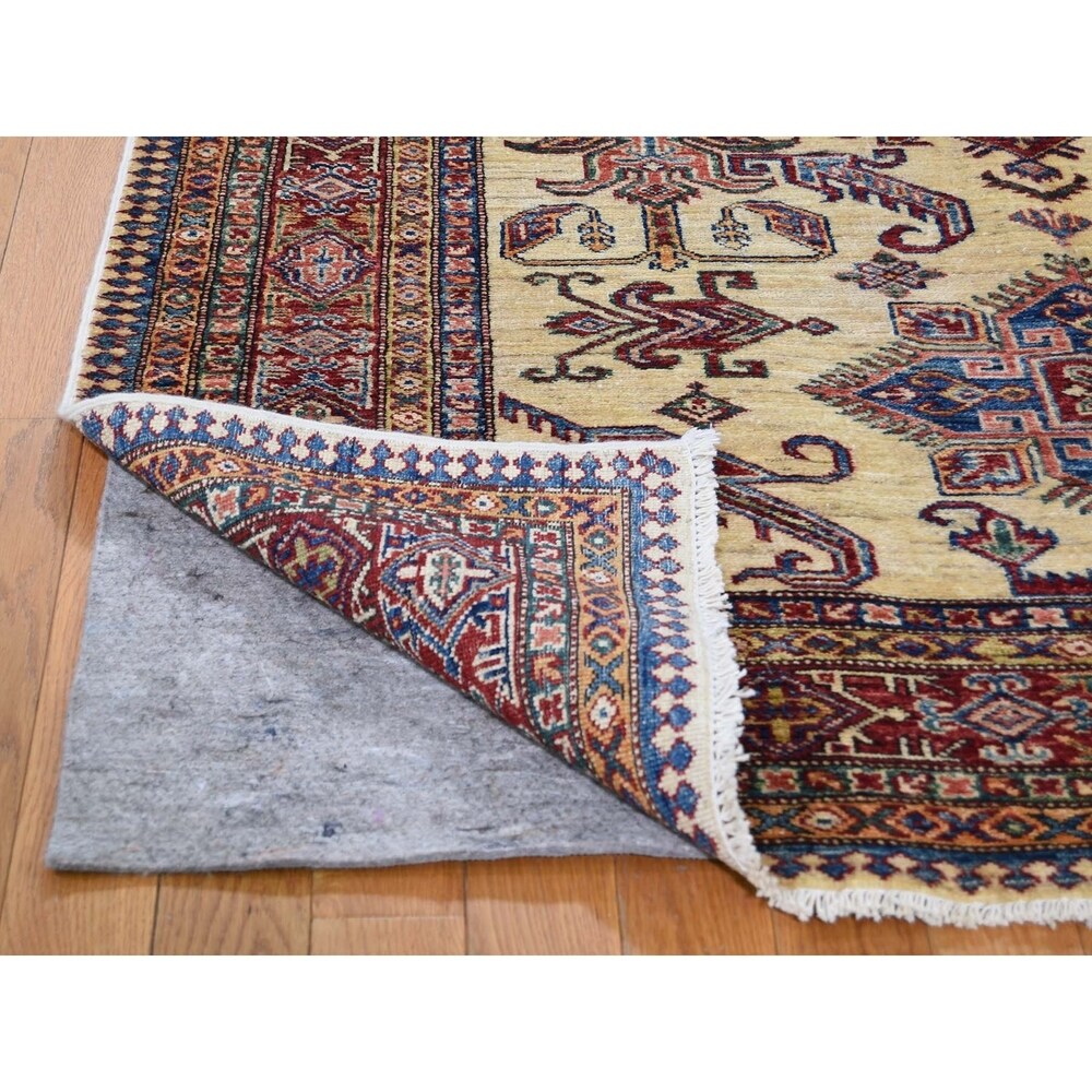 Shahbanu Rugs Super Kazak Pure Wool Beige Geometric Design Hand-Knotted Oriental Rug (4'8" x 6'9") - 4'8" x 6'9"
