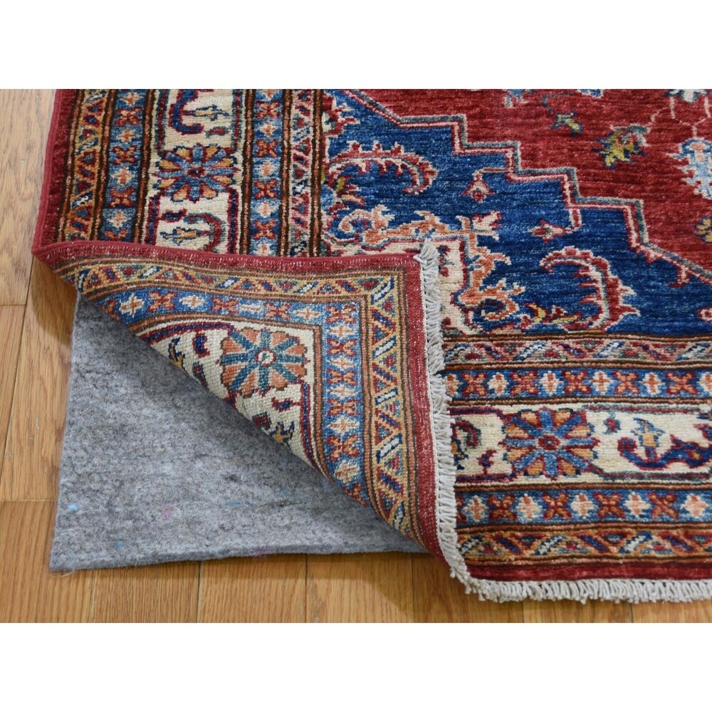 Shahbanu Rugs Super Kazak Pure Wool Red Geometric Design Hand-Knotted Oriental Rug (4'0" x 6'1") - 4'0" x 6'1"