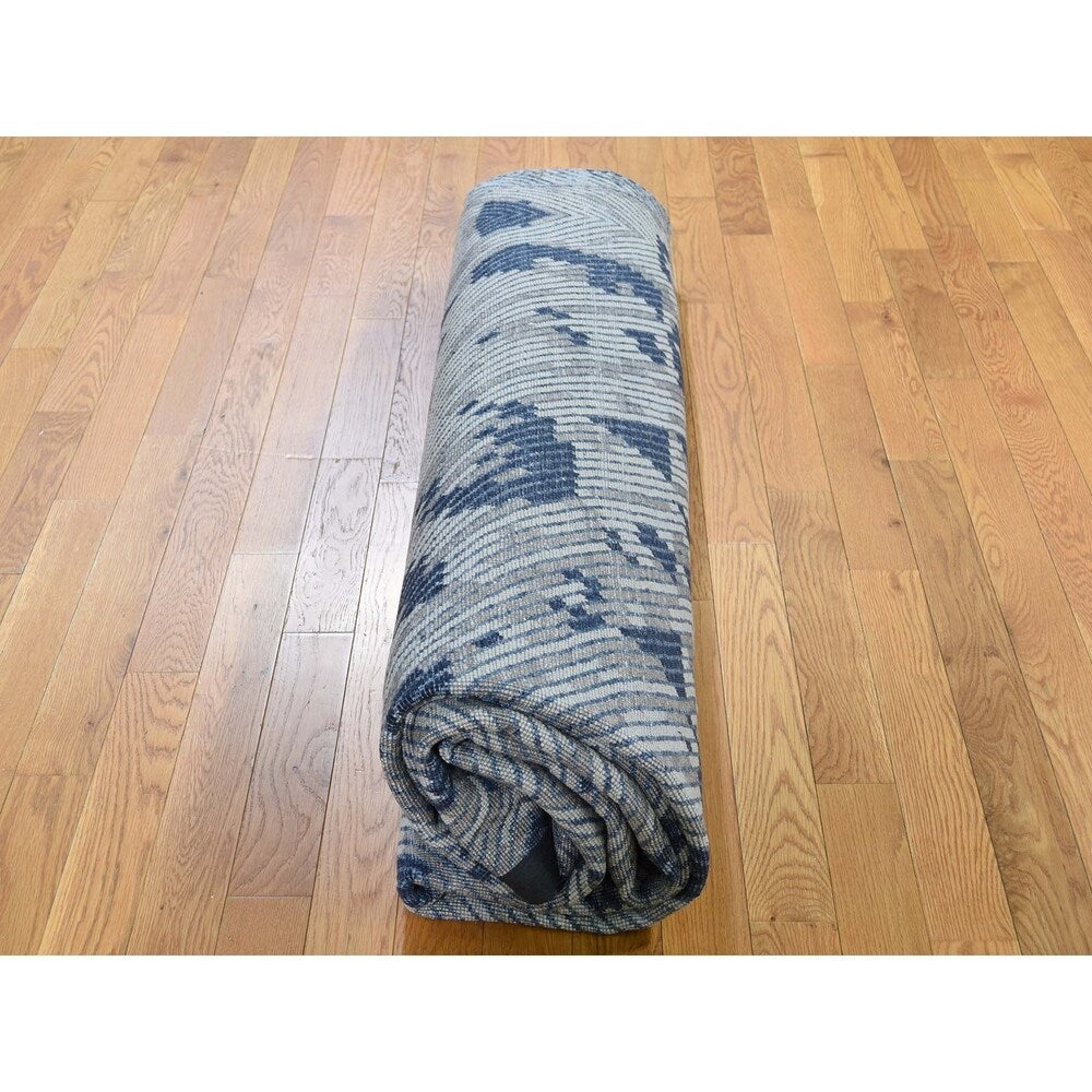Shahbanu Rugs THE COMPLEXION,Silk With Oxidized Wool Hand-Knotted Modern Rug (8'9" x 12'2") - 8'9" x 12'2"