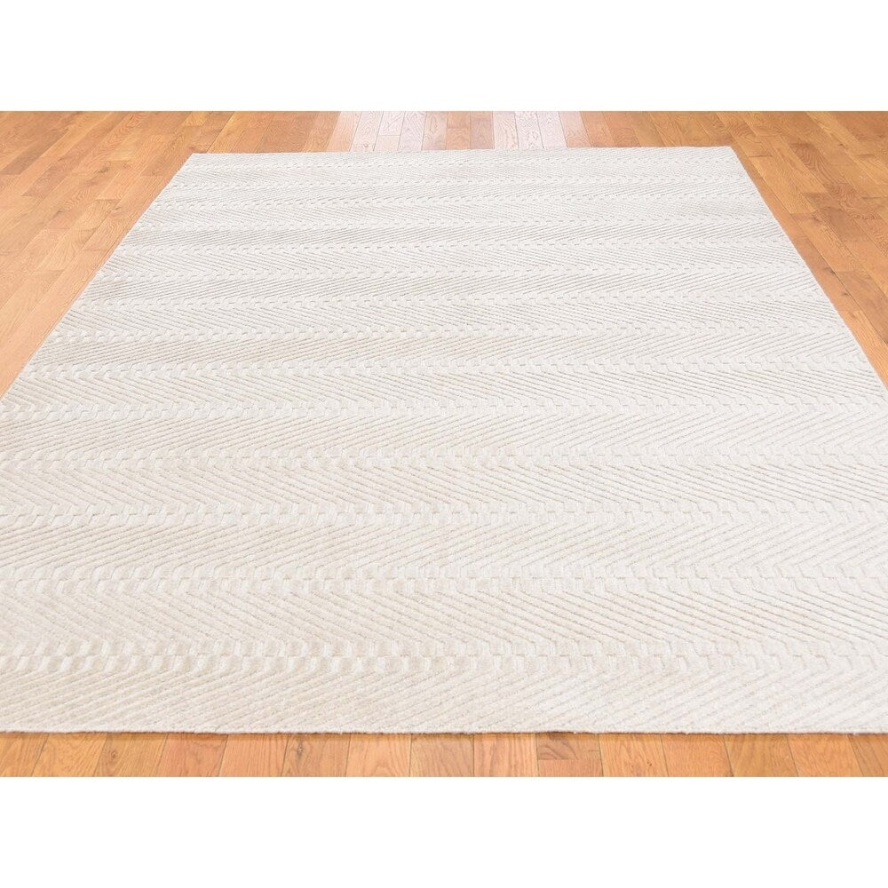 Shahbanu Rugs Tone on Tone Pure Wool Hand-Loomed Oriental Rug (6'0" x 9'0") - 6'0" x 9'0"