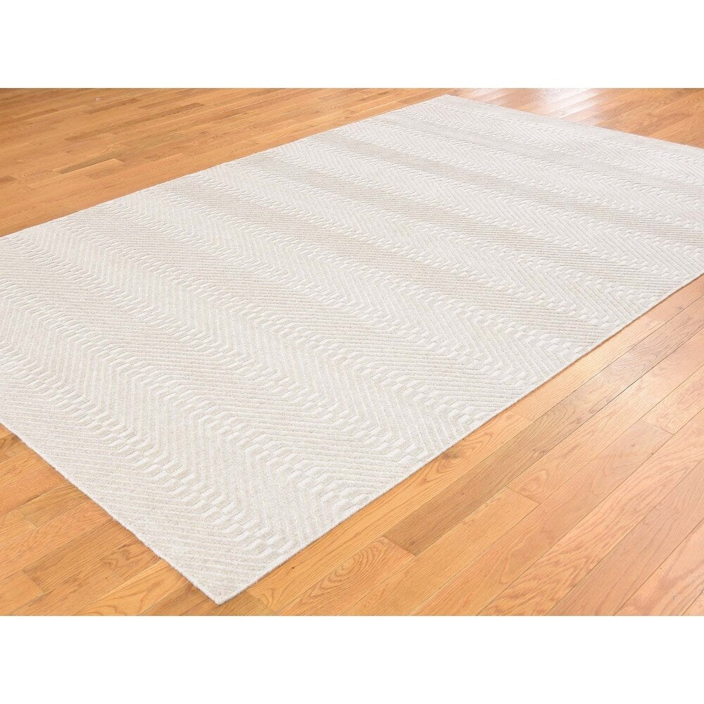 Shahbanu Rugs Tone on Tone Pure Wool Hand-Loomed Oriental Rug (6'0" x 9'0") - 6'0" x 9'0"