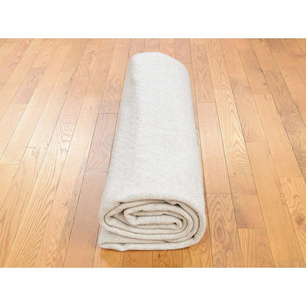 Shahbanu Rugs Tone on Tone Pure Wool Hand-Loomed Oriental Rug (6'0" x 9'0") - 6'0" x 9'0"