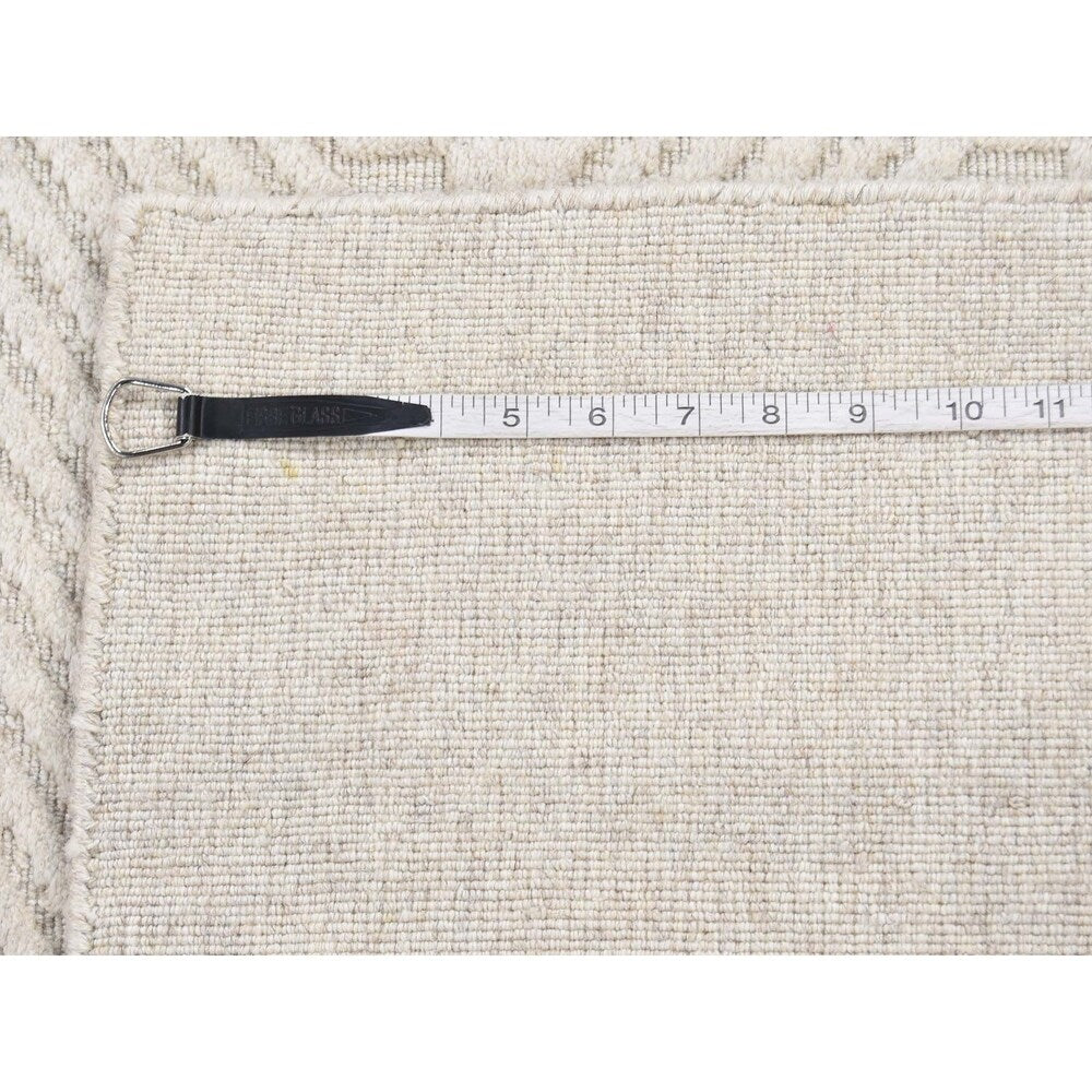 Shahbanu Rugs Tone on Tone Pure Wool Hand-Loomed Oriental Rug (6'0" x 9'0") - 6'0" x 9'0"
