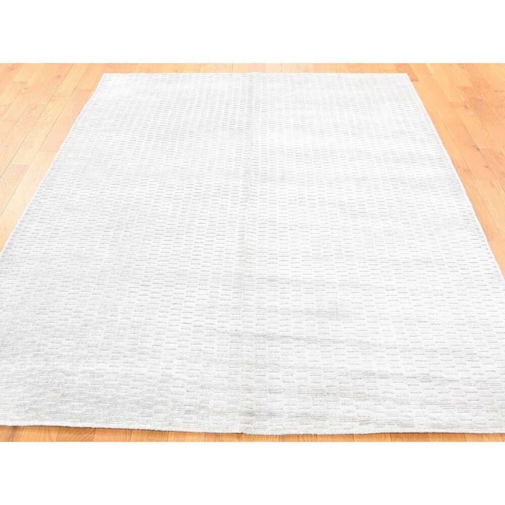Shahbanu Rugs Tone on Tone Wool and Silk Hand-Loomed Oriental Rug (5'0" x 7'0") - 5'0" x 7'0"