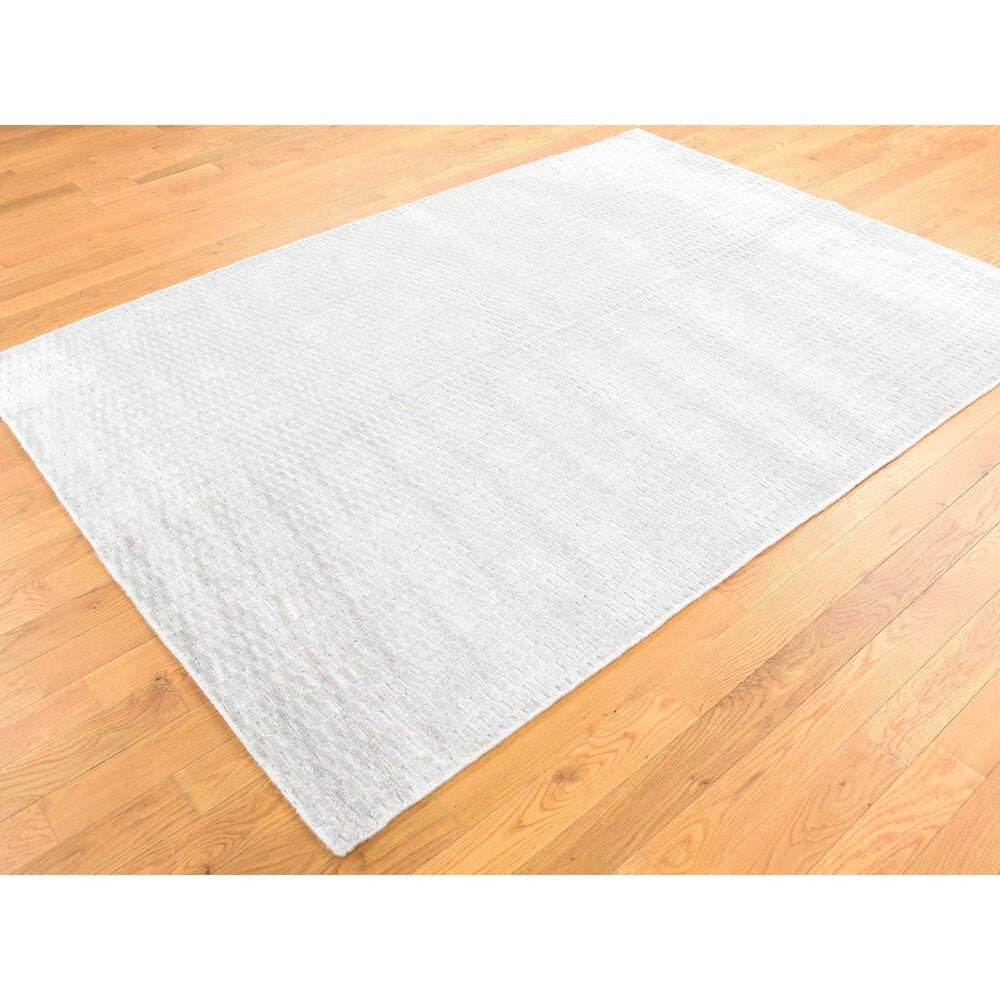 Shahbanu Rugs Tone on Tone Wool and Silk Hand-Loomed Oriental Rug (5'0" x 7'0") - 5'0" x 7'0"