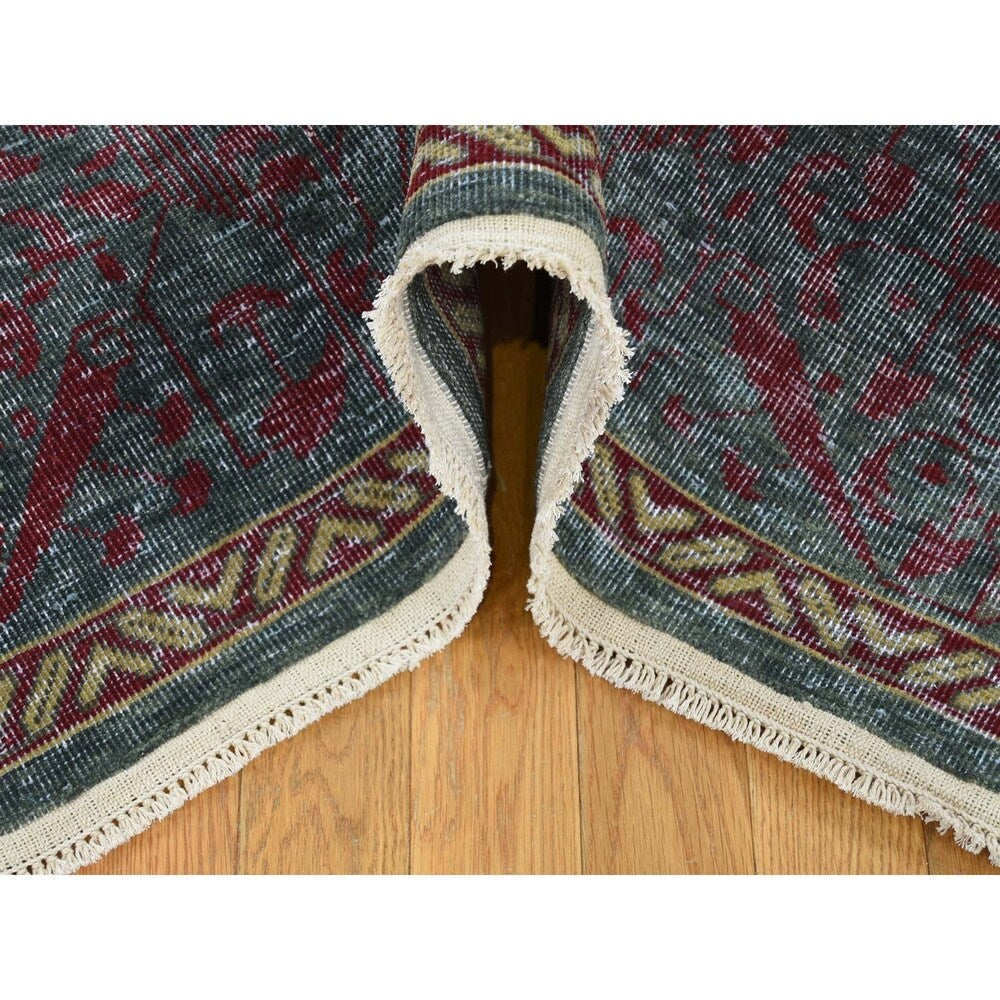 Shahbanu Rugs Vintage Look Mamluk Worn Wool Natural Colors Hand-Knotted Oriental Rug (6'0" x 8'10") - 6'0" x 8'10"