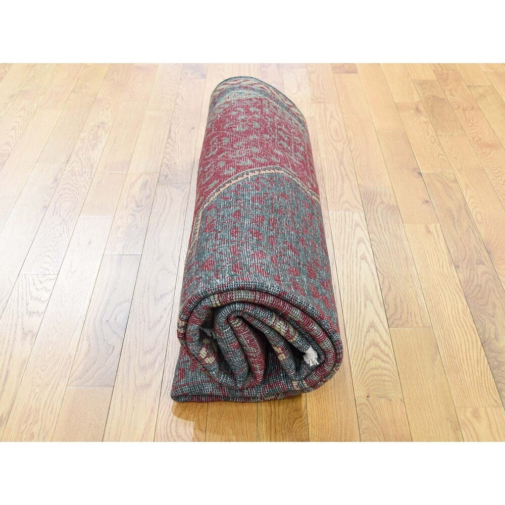 Shahbanu Rugs Vintage Look Mamluk Worn Wool Natural Colors Hand-Knotted Oriental Rug (6'0" x 8'10") - 6'0" x 8'10"