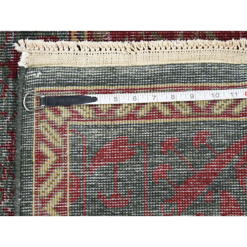 Shahbanu Rugs Vintage Look Mamluk Worn Wool Natural Colors Hand-Knotted Oriental Rug (6'0" x 8'10") - 6'0" x 8'10"
