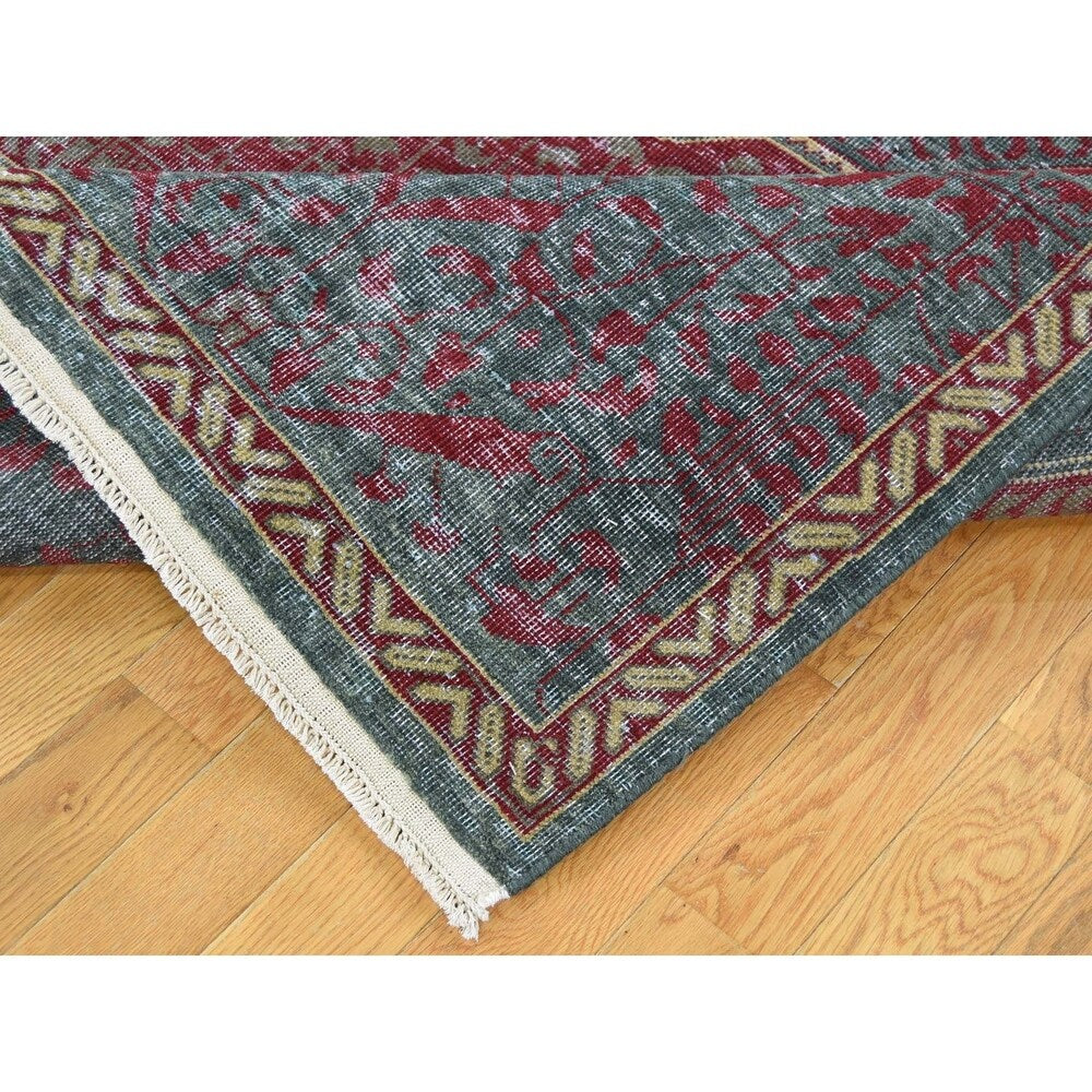 Shahbanu Rugs Vintage Look Mamluk Worn Wool Natural Colors Hand-Knotted Oriental Rug (6'0" x 8'10") - 6'0" x 8'10"
