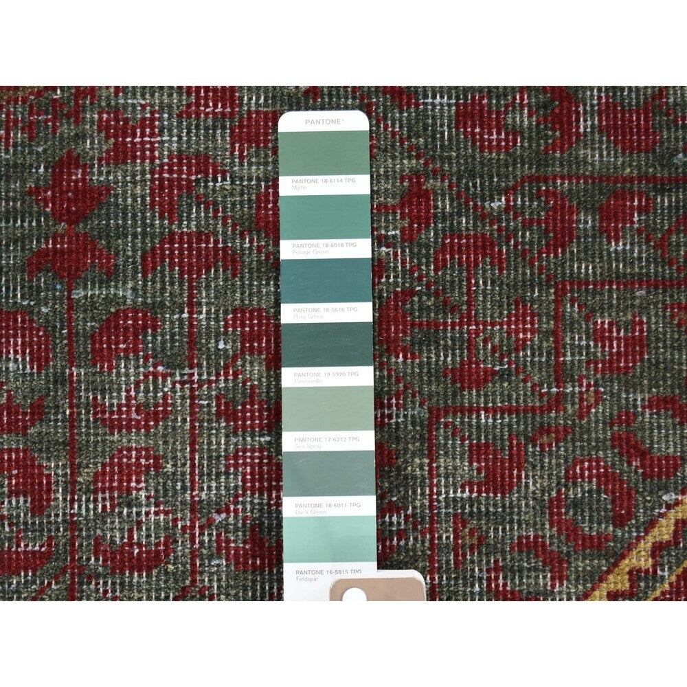 Shahbanu Rugs Vintage Look Mamluk Worn Wool Natural Colors Hand-Knotted Oriental Rug (6'0" x 8'10") - 6'0" x 8'10"