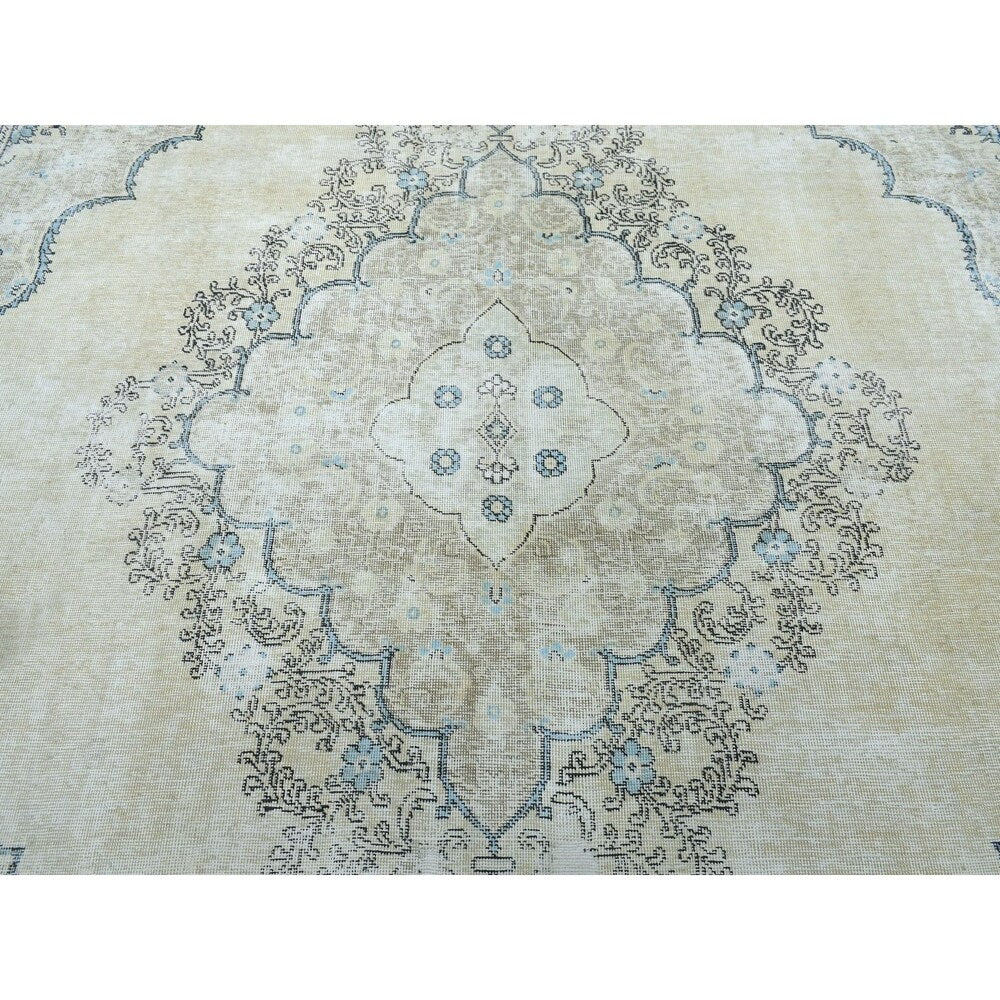 Shahbanu Rugs Vintage White Wash Tabriz Worn Wool Hand-Knotted Oriental Rug (9'5" x 10'8") - 9'5" x 10'8"