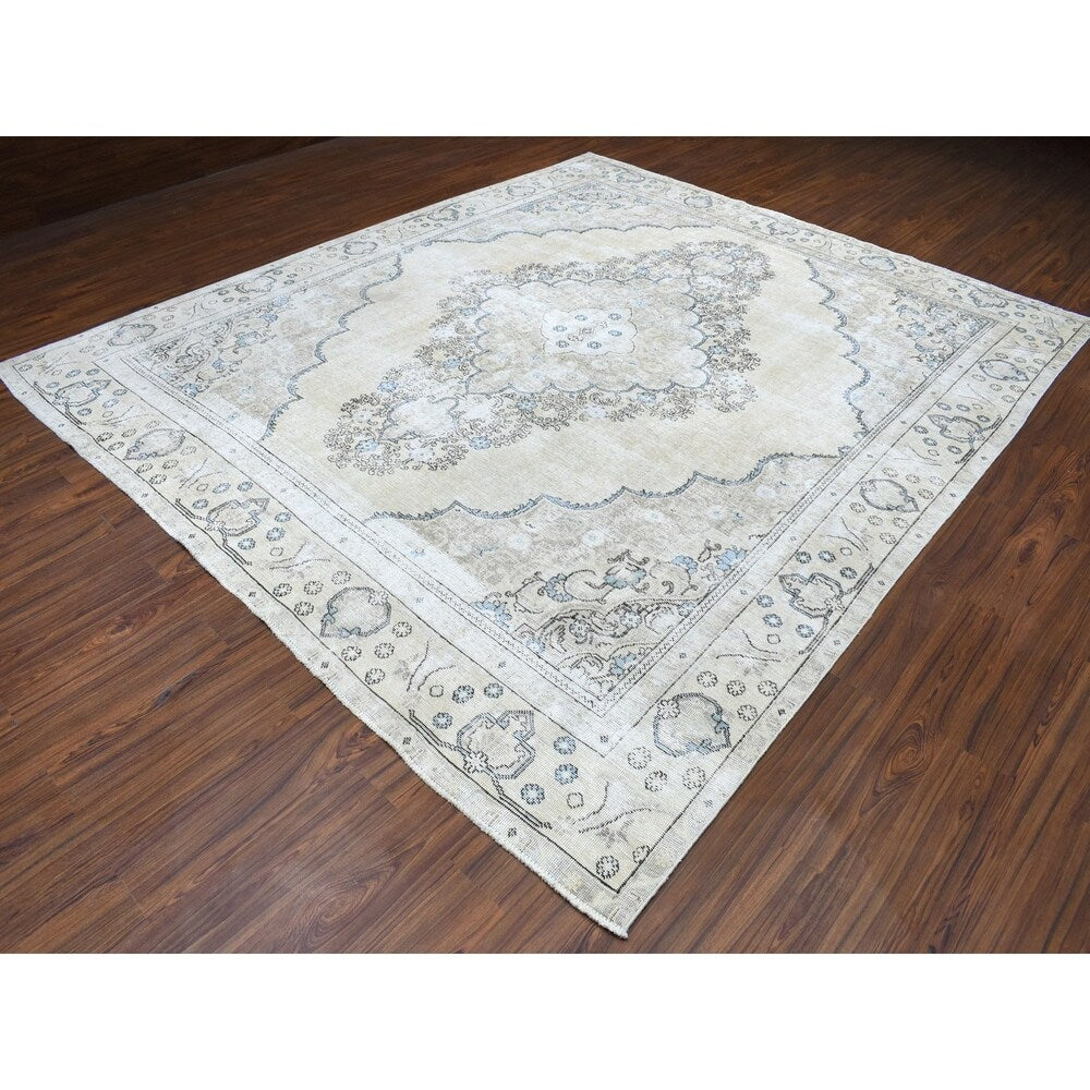 Shahbanu Rugs Vintage White Wash Tabriz Worn Wool Hand-Knotted Oriental Rug (9'5" x 10'8") - 9'5" x 10'8"