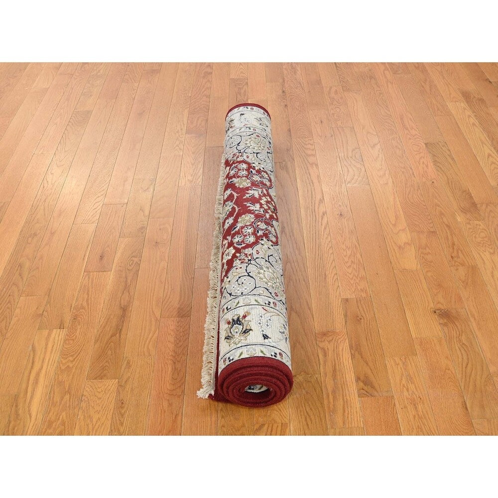 Shahbanu Rugs Wool And Silk 250 Kpsi Red Nain Hand-Knotted Oriental Rug (5'0" x 7'0") - 5'0" x 7'0"